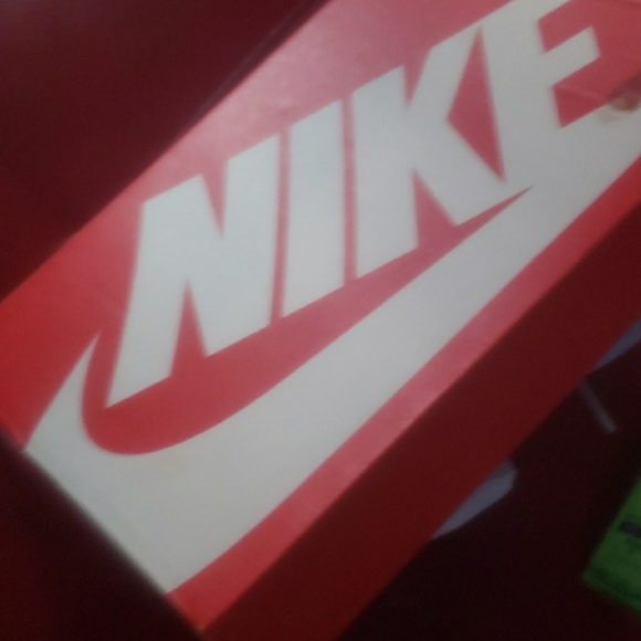 Nike - Picture 3 of 4